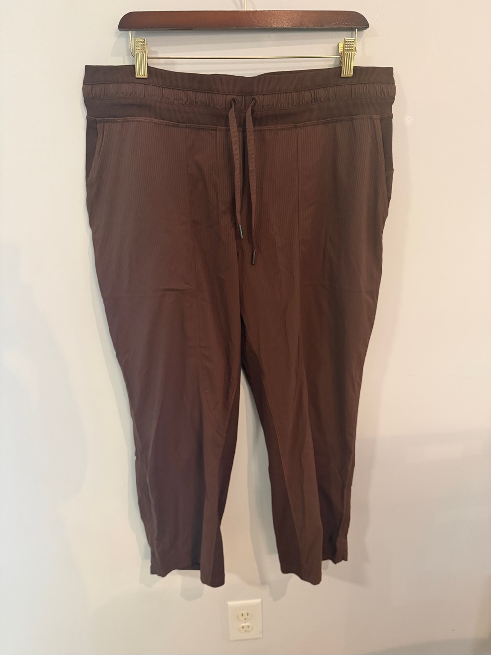 Lululemon Dance Studio Size 14 NWOT 25” in Brown